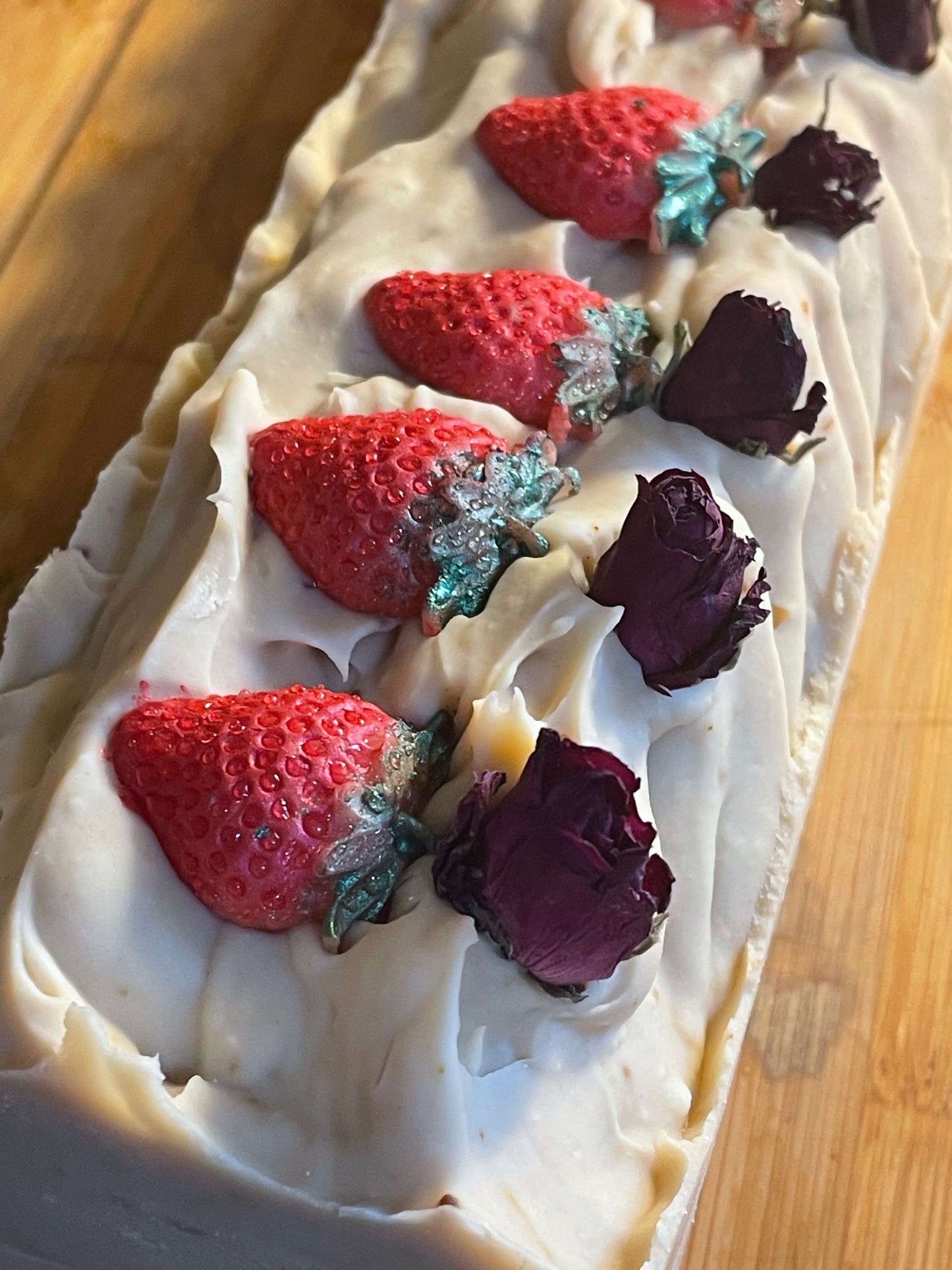 Jabón de frutilla natural - suavidad y aroma frutal para tu piel