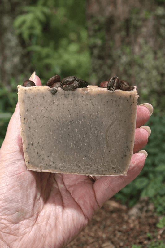 Jabón exfoliante de café - limpia y renueva la piel naturalmente