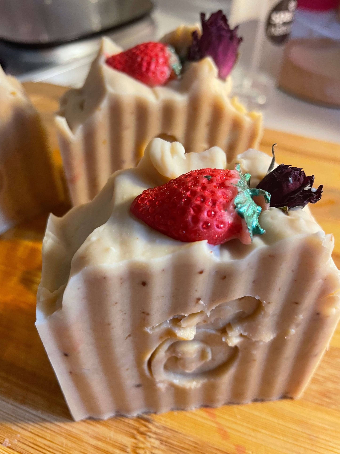 Pack labial frutilla + jabón  de pulpa de frutilla - hidratación y aroma natural