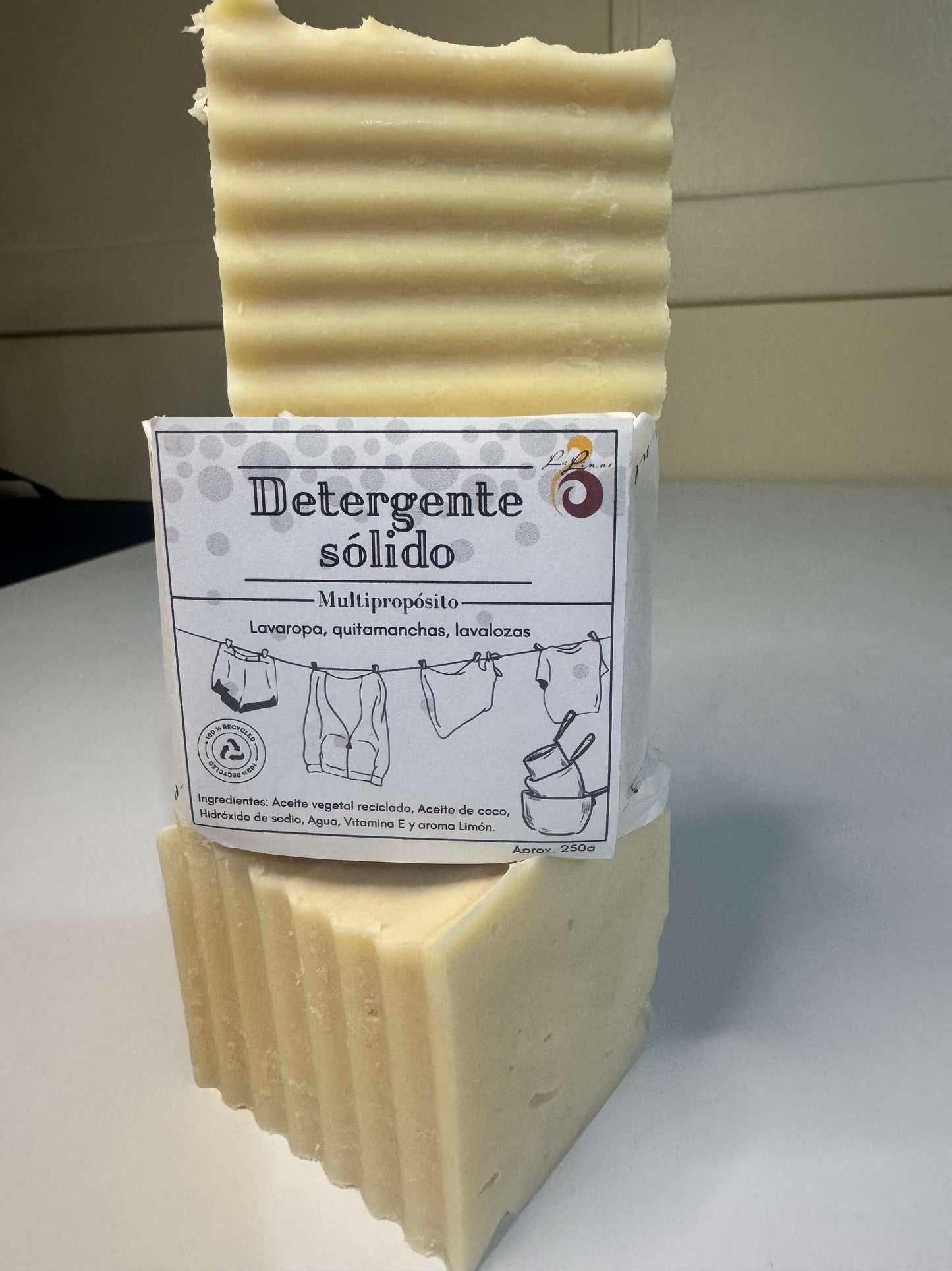Detergente sólido ecológico - limpieza natural con aceite reciclado